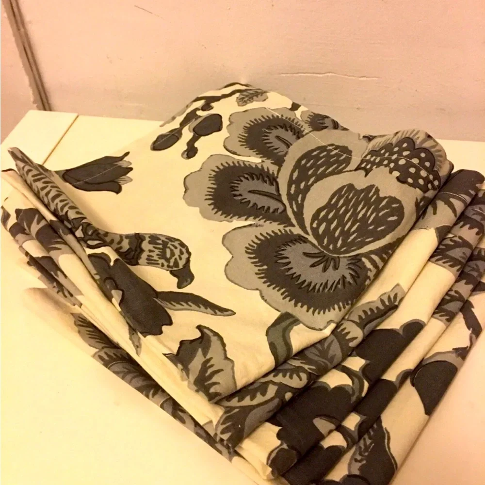 Williams Sonoma gray floral cotton napkins set of five